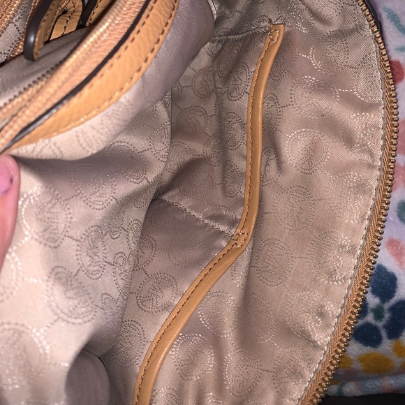 Micheal Kors Purse - Picture 5 of 7